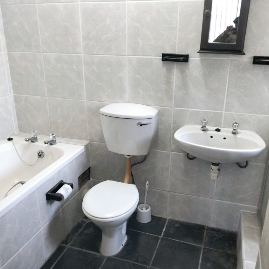 5 Bedroom Property for Sale in Greenfields Eastern Cape